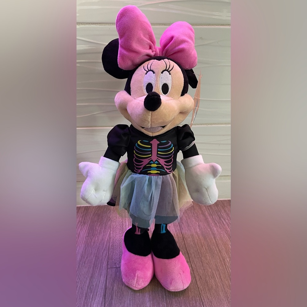 NWT..Minnie Mouse Halloween 🎃 Greeter